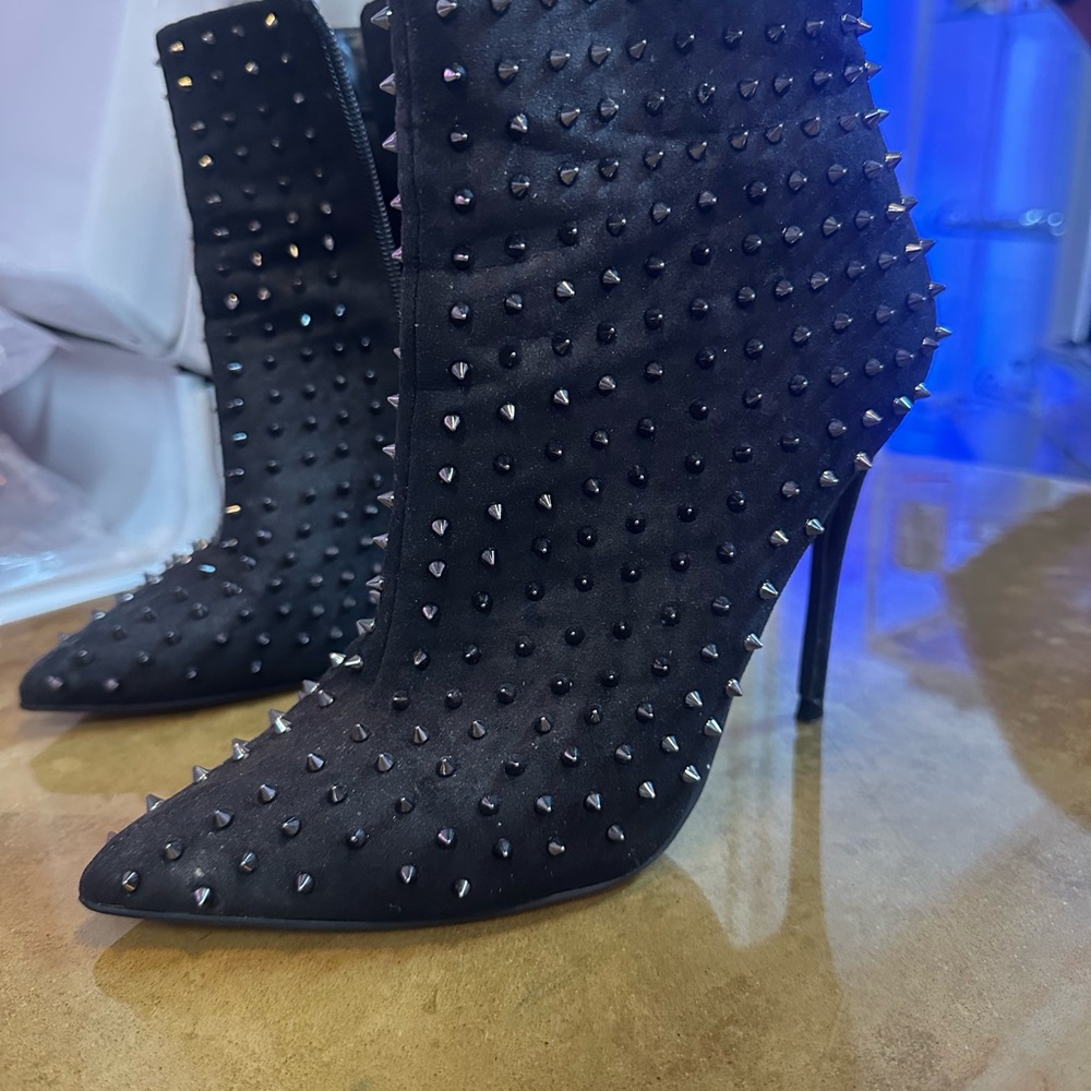 Steve Madden Black Studded Heeled Boots size 71/2